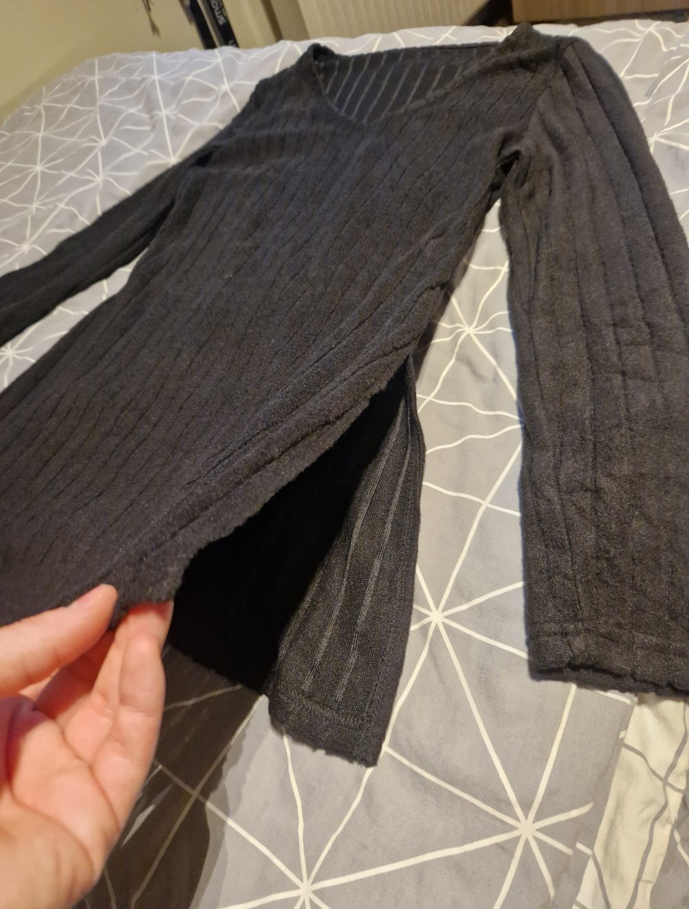 Pullover mit Seitenschlitz L