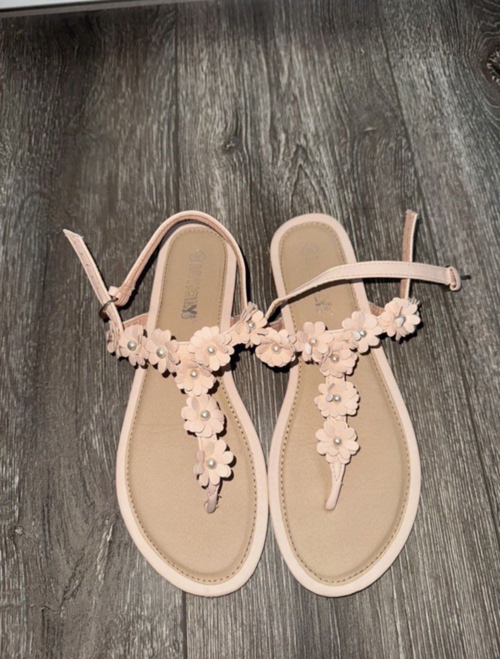 Süße, offene Schuhe