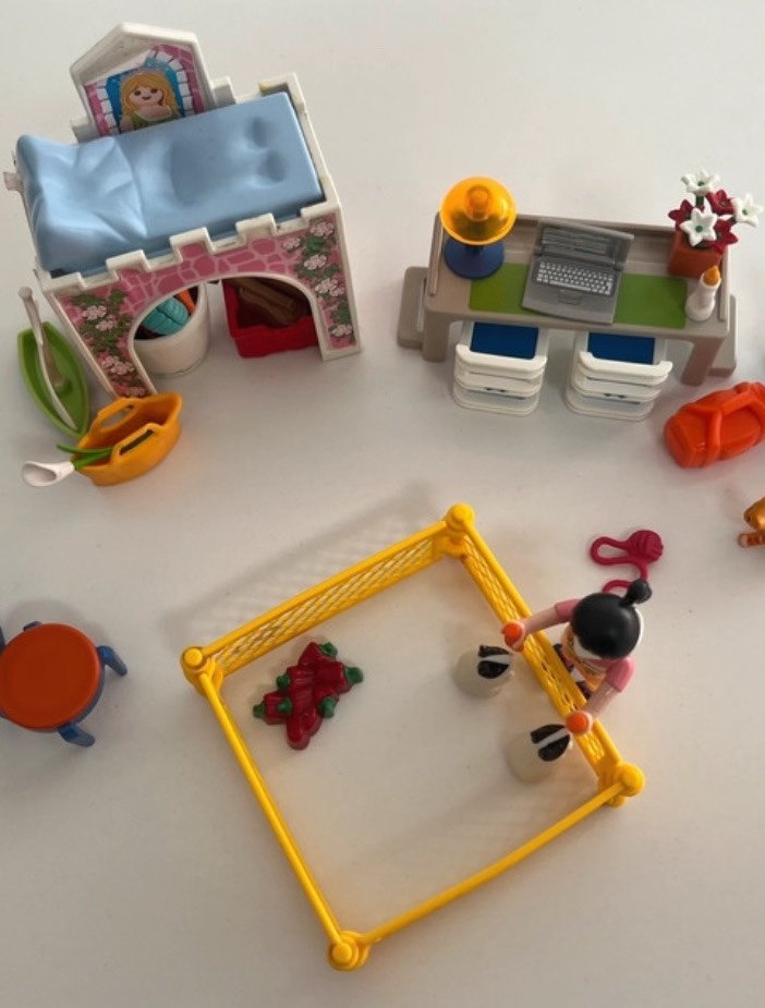 Playmobil Mädchenzimmer Kinderzimmer Zimmer mit Meerschweinchen und Katze