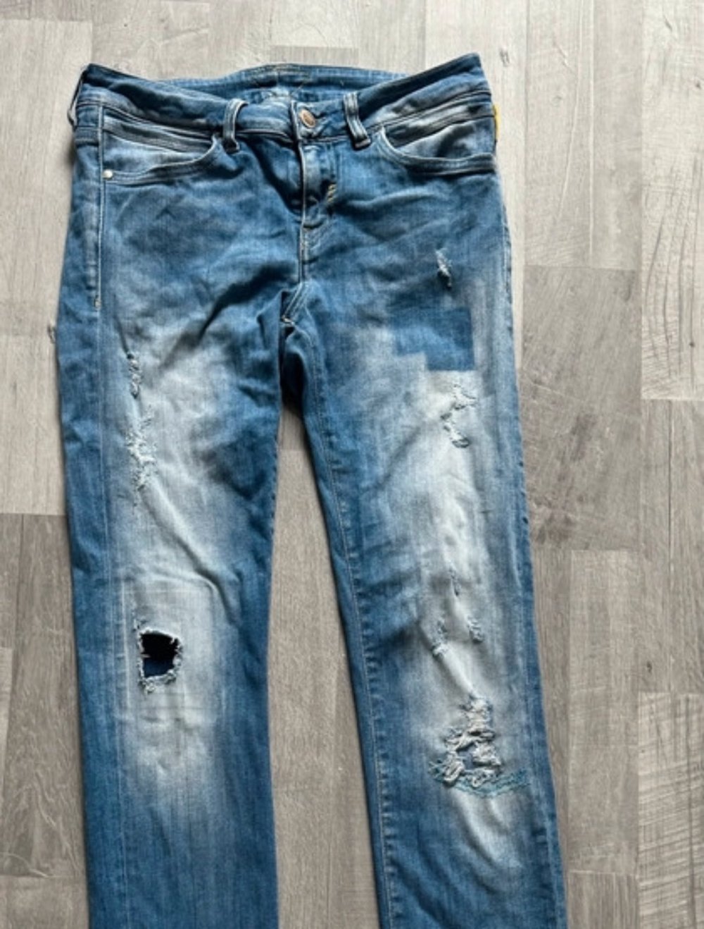 Destroyed Jeans