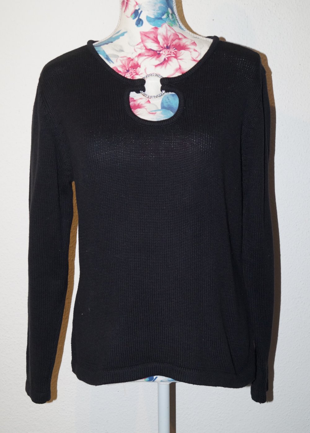 schwarzer Pullover Gr.M Vunic