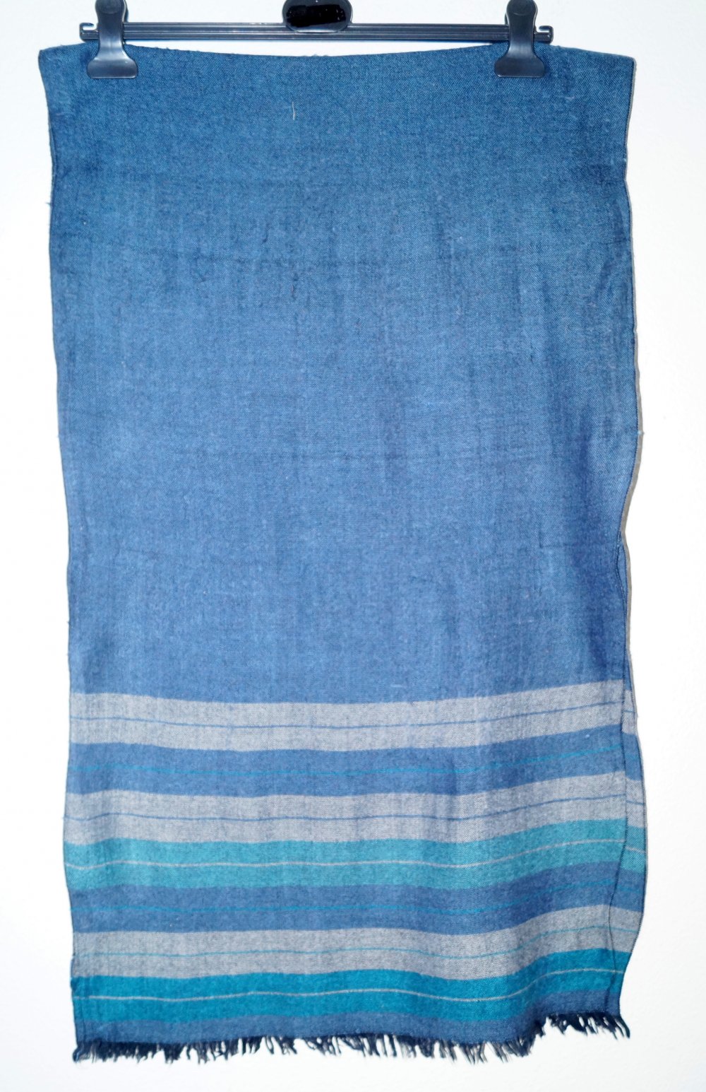 graublauer Schal Strauss