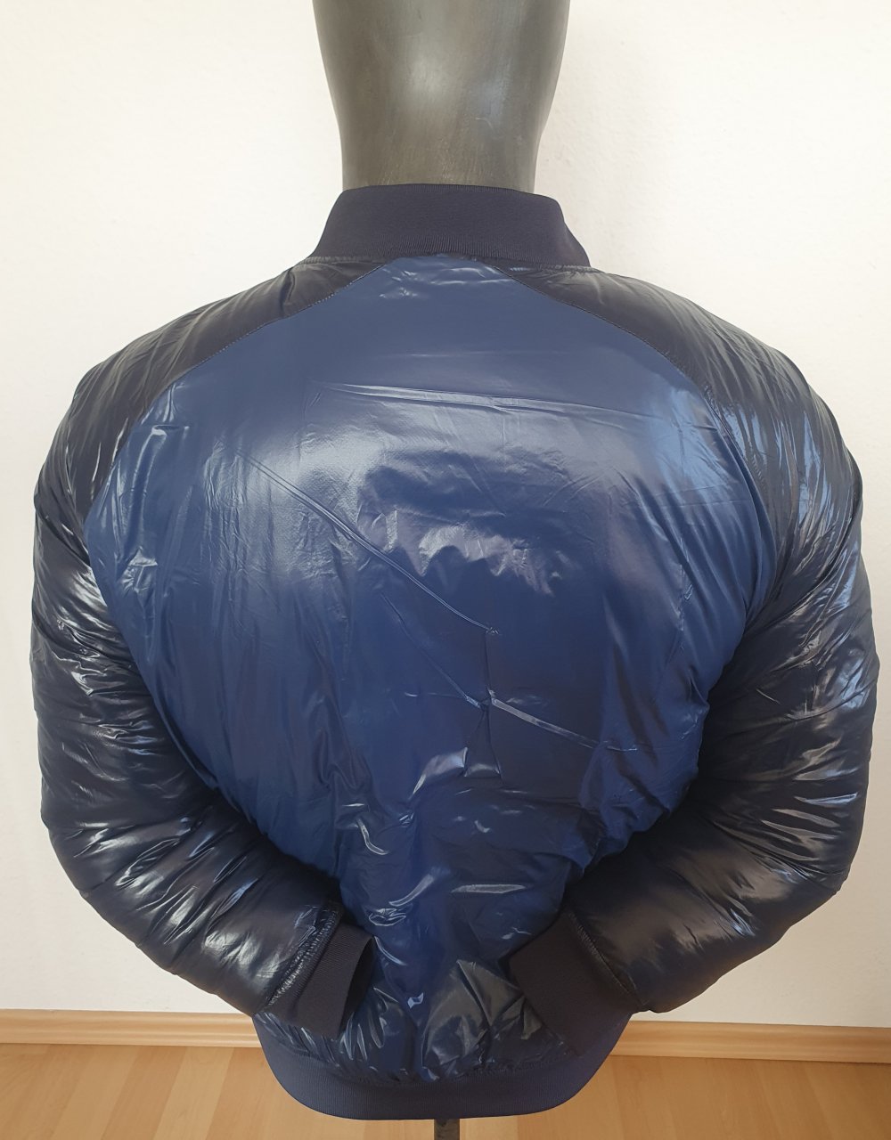 Nylon Bomberjacke Esprit aus recyceltem Material 