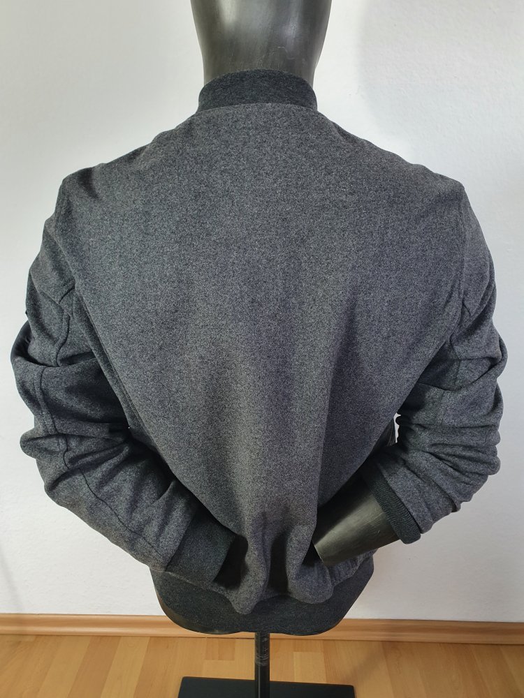 Tolle Bomberjacke der Marke Esprit mit 60% Wollanteil 
