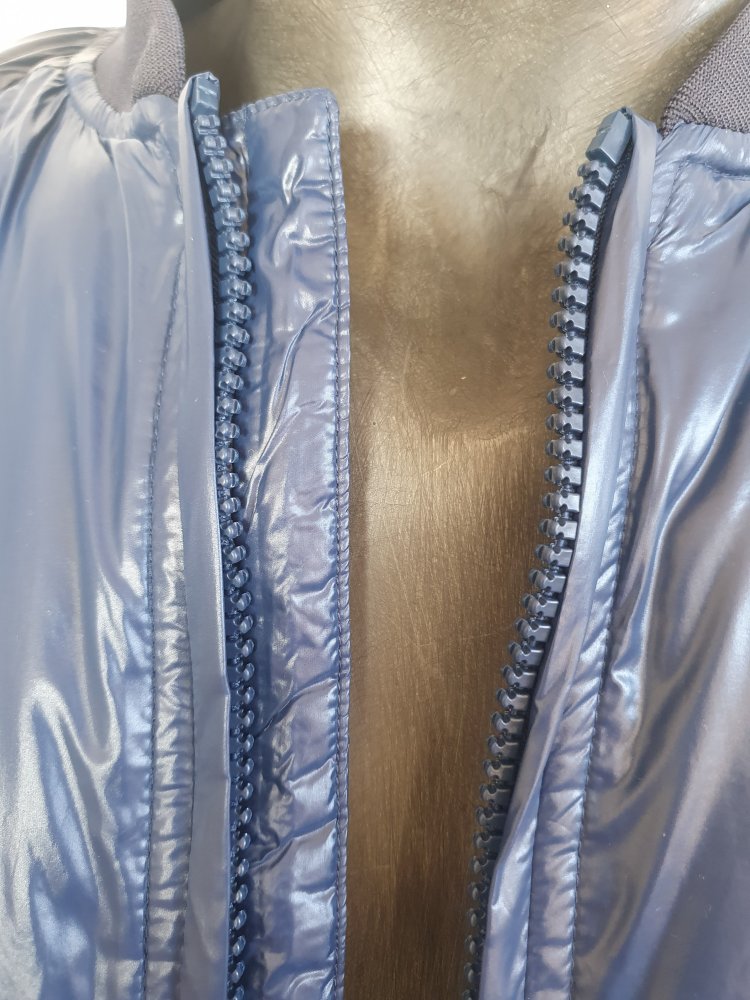 Nylon Bomberjacke Esprit aus recyceltem Material 