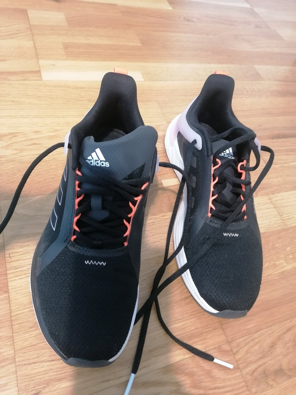 Sportschuhe Adidas