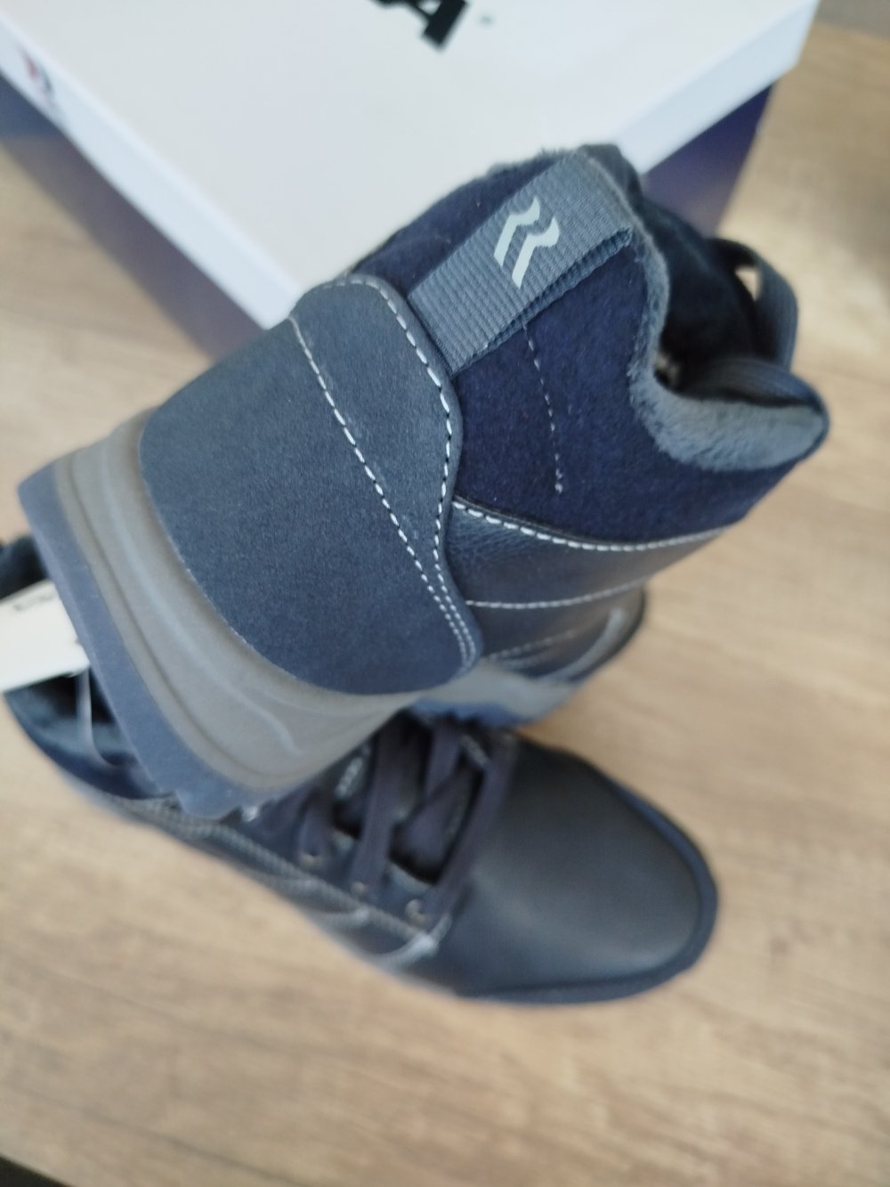  Sneaker Winter Mid Kollektion von Sellonclick Gr.36,37.