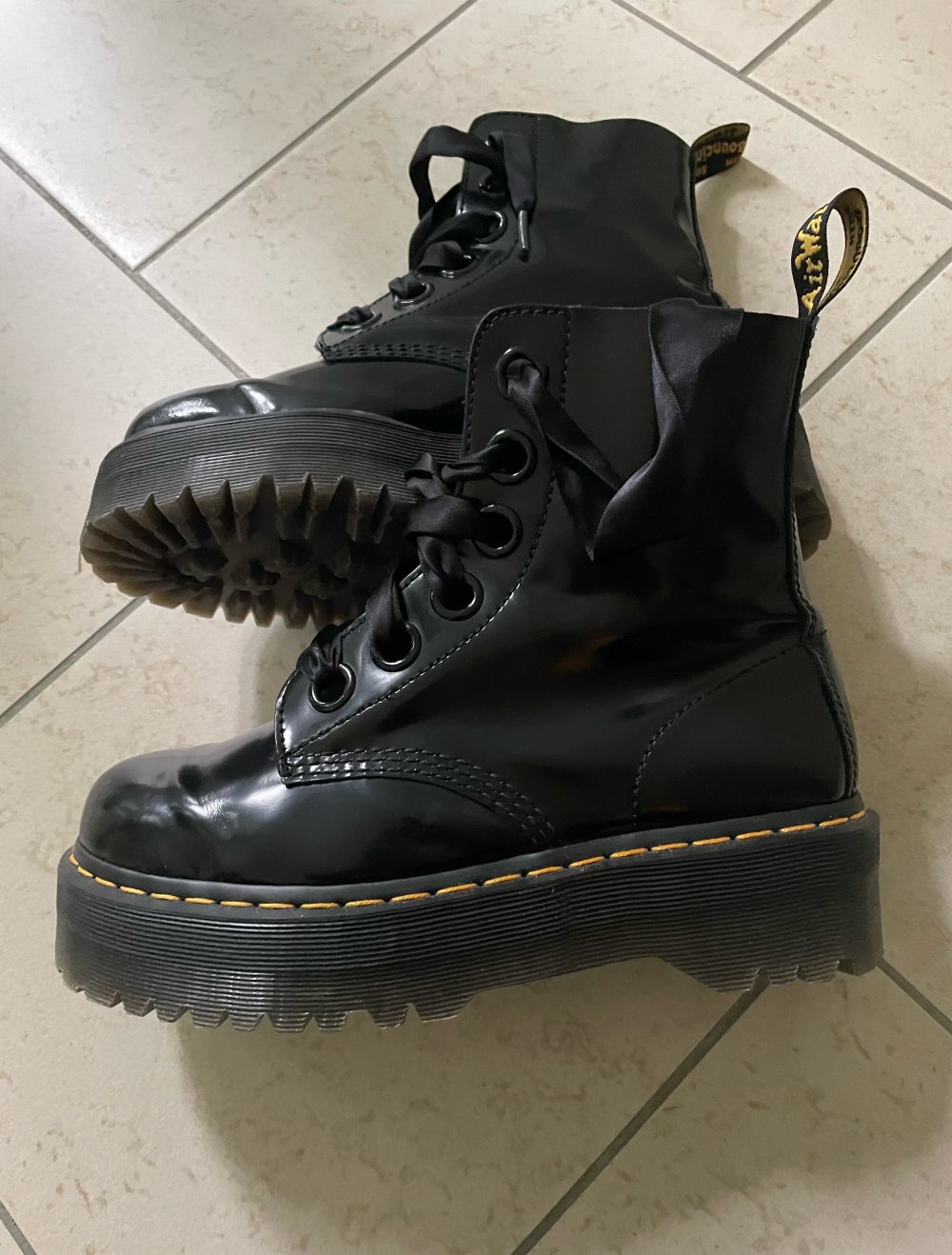 Doc Martens Plateau Boots