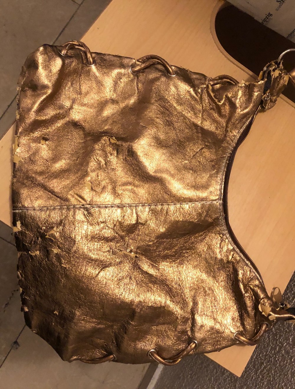 gold Handtasche