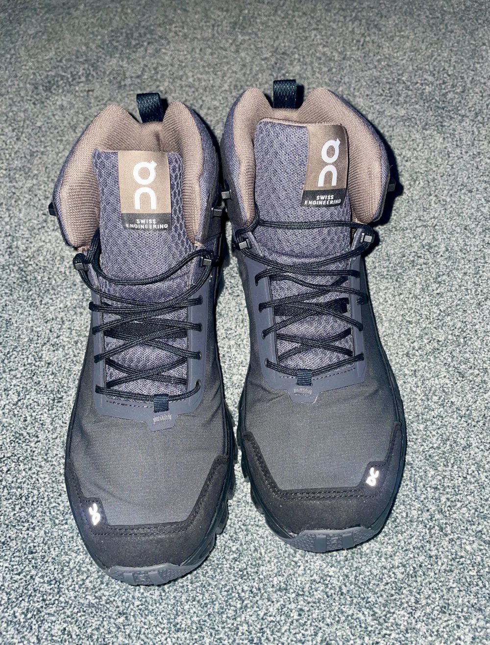 ON Laufschuhe Cloudrock Waterproof Herren Gr. 42,5