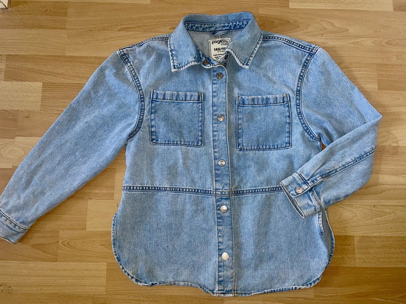 Neuwertige taillierte Jeansjacke Grösse 146/152