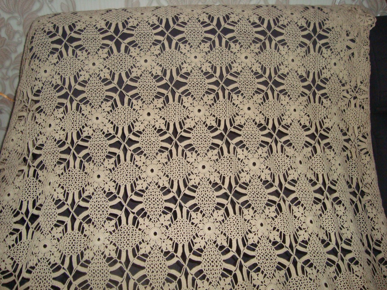 Echte Handarbeit ein Unikat-Häkeldecke 