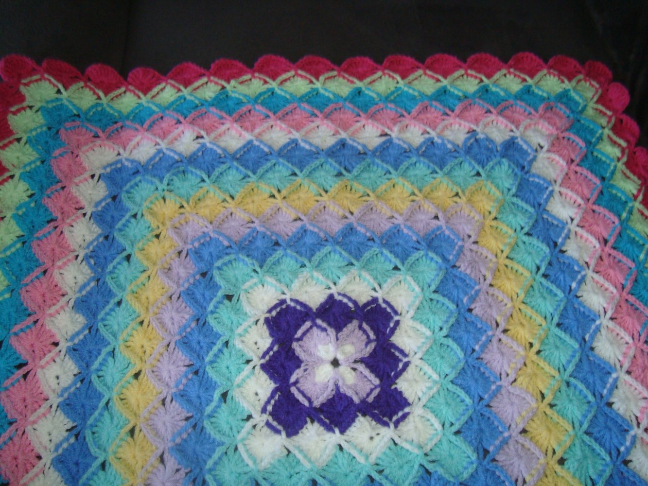 Echte Handarbeit ein Unikat Häkeldecke im Bavarien Muster