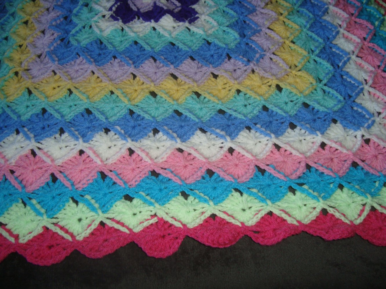 Echte Handarbeit ein Unikat Häkeldecke im Bavarien Muster