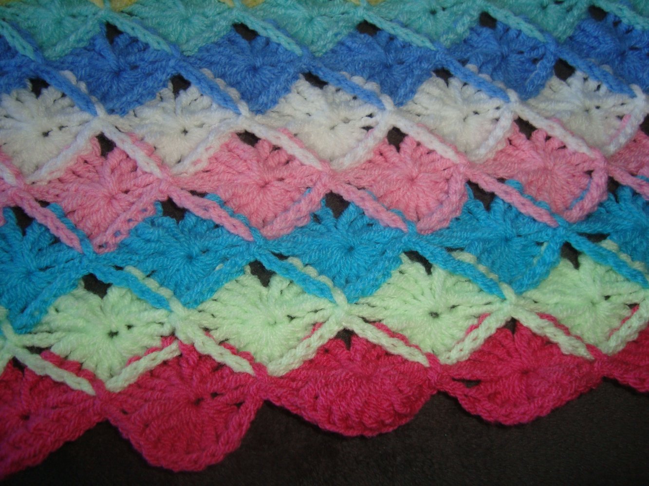 Echte Handarbeit ein Unikat Häkeldecke im Bavarien Muster