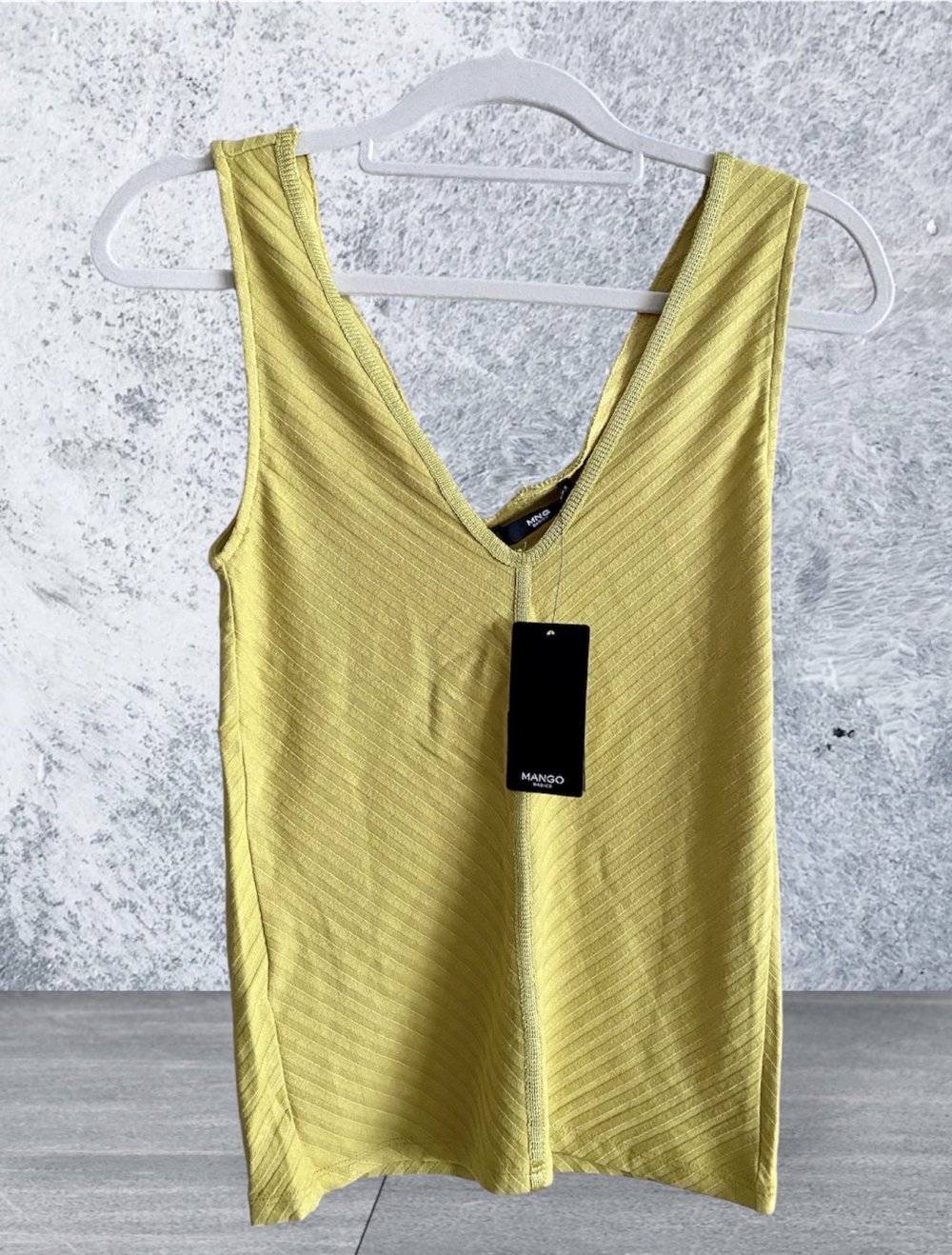 MANGO Basics Damen Geripptes Top in Limette Gr.S Neu mit Etikett