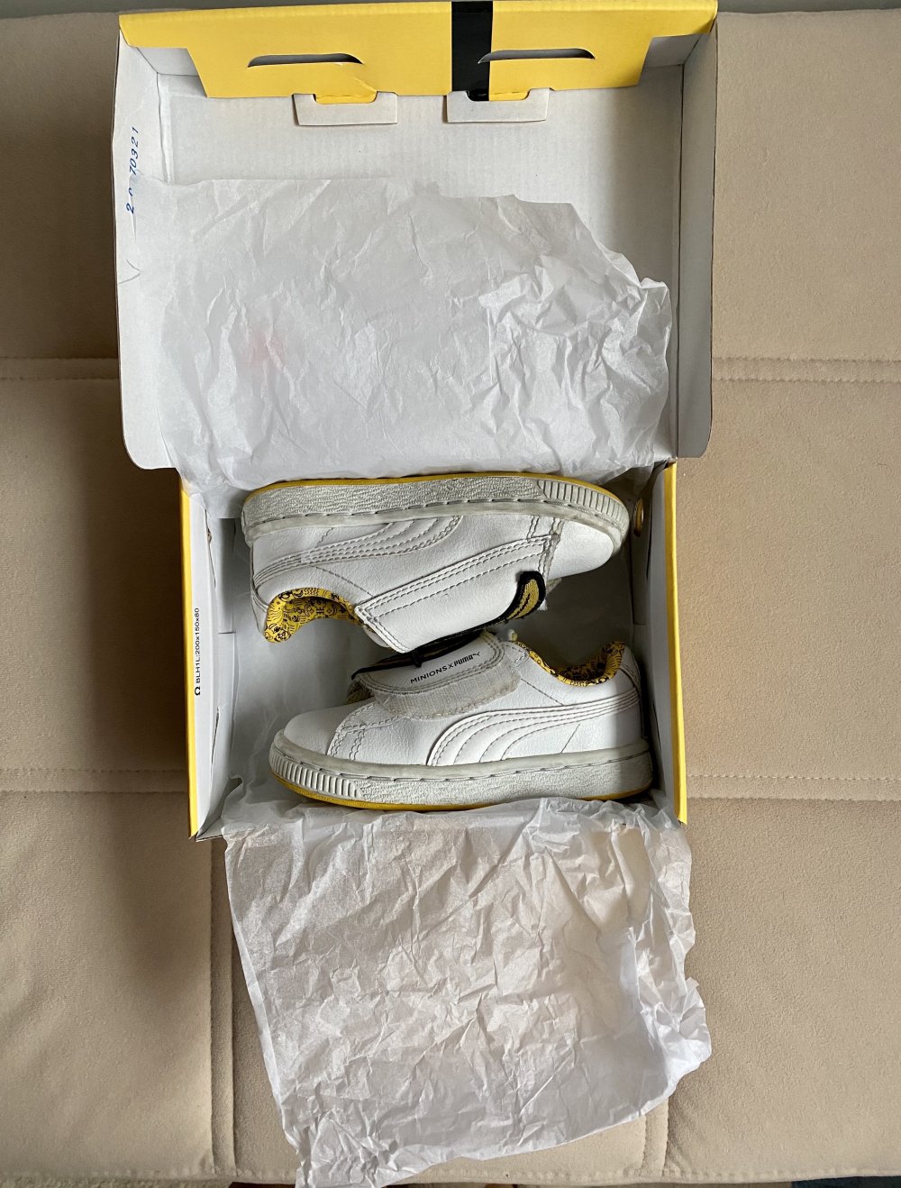 PUMA MINIONS Kinder Leder Sportschuhe Sneakers Gr.24