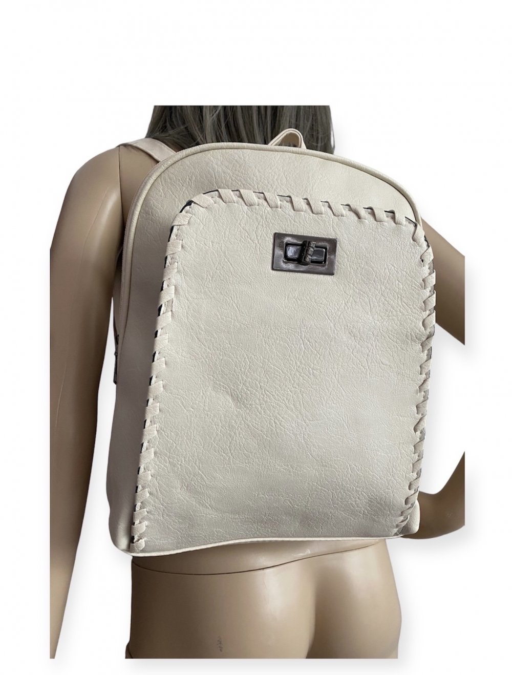 Damen Rucksack Tasche in Creme aus Kunstleder NEU mit Etikett.