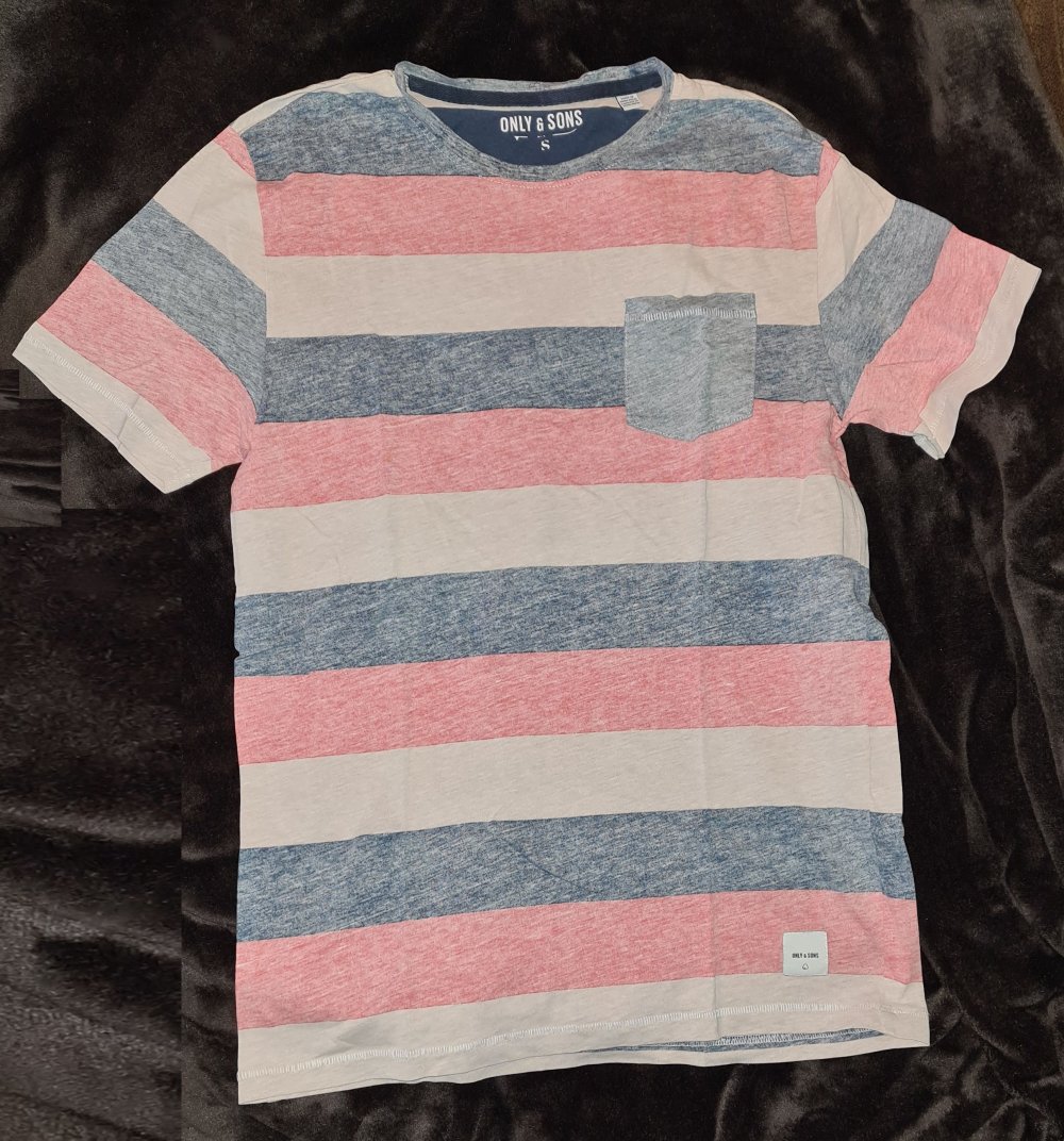 Blau-rosa-weiß gestreiftes T-Shirt von Only & Sons