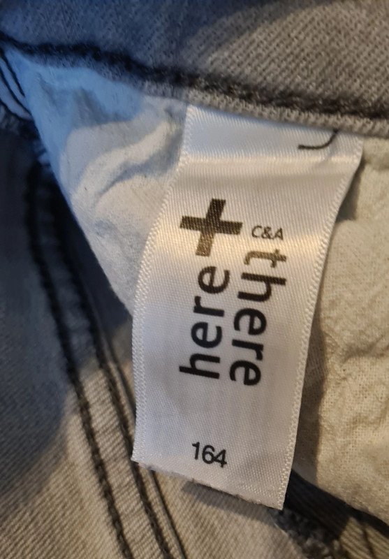 Graue (Stretch-)Jeans im used look von here + there