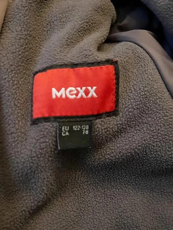 Khakifarbene Winterjacke mit abnehmbarer Kapuze von Mexx