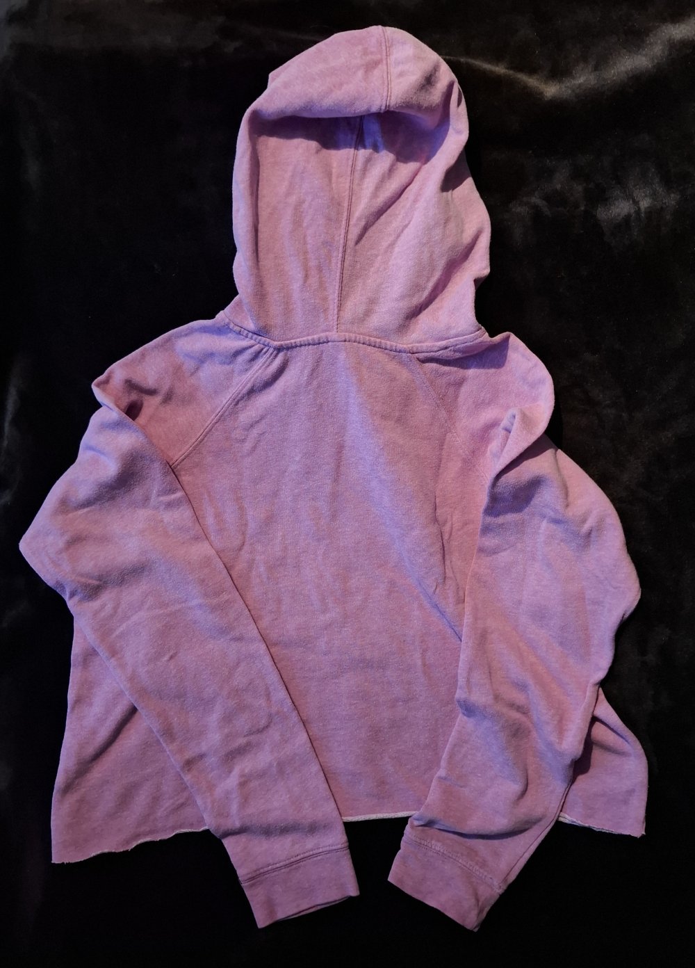 Fliederfarbener Crop Hoodie 
