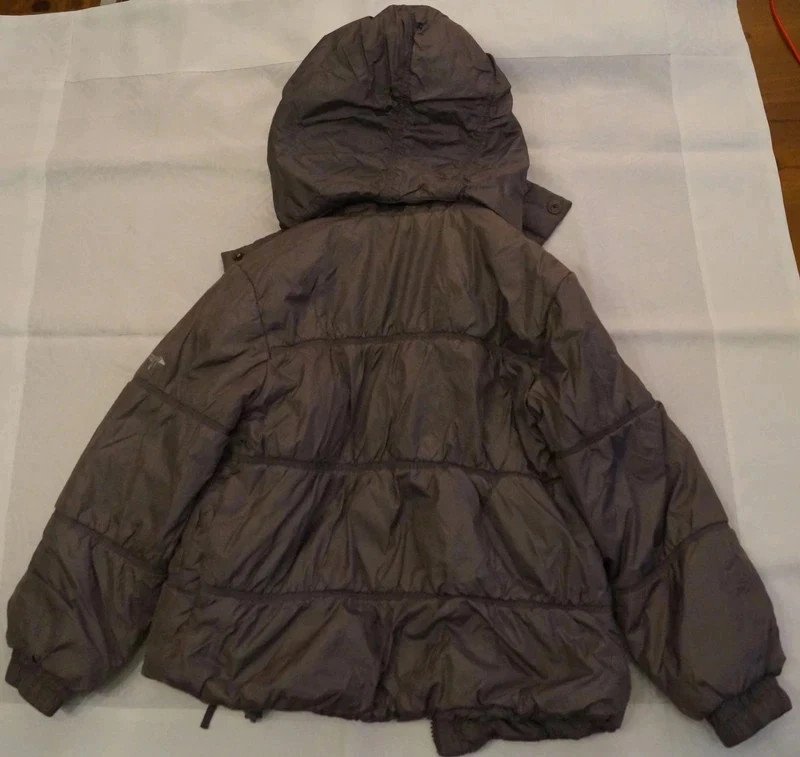 Khakifarbene Winterjacke mit abnehmbarer Kapuze von Mexx