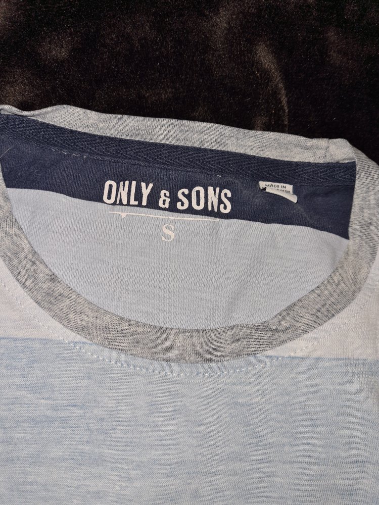 Blau-grau-weiß gestreiftes T-Shirt von Only & Sons