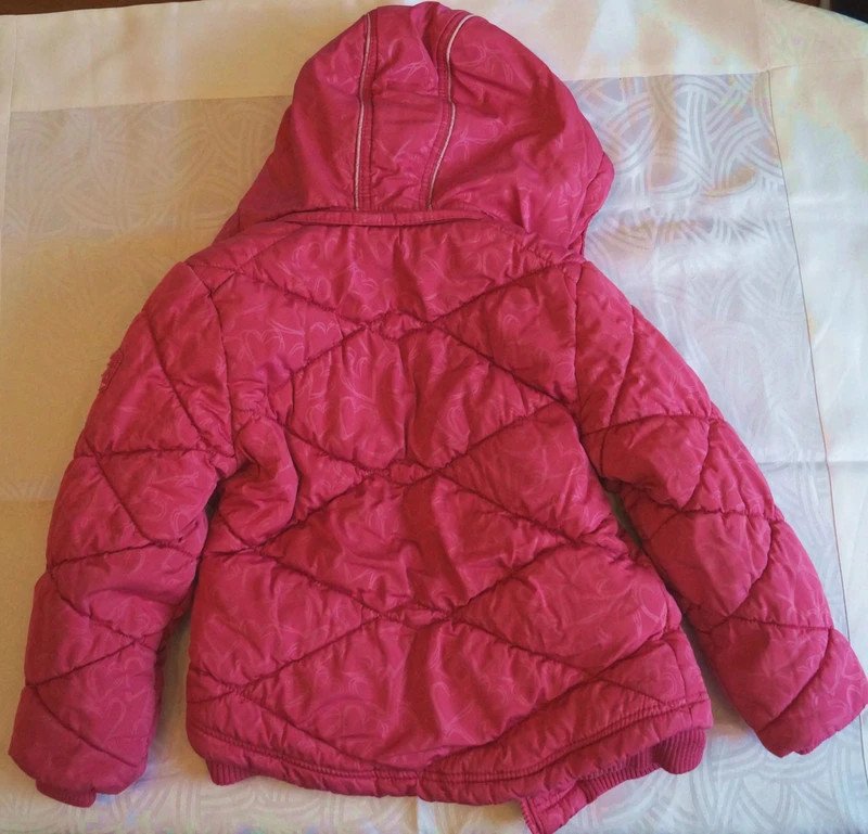 Rosa, fleecegefütterte Winterajacke mit abnehmbarer Kapuze von S. Oliver