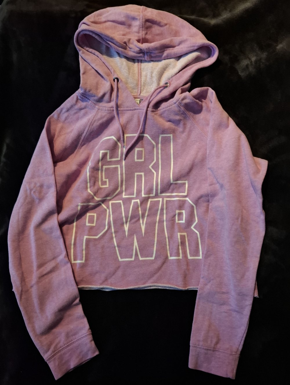 Fliederfarbener Crop Hoodie 