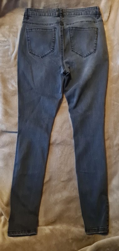 Dunkelgraue Stretch-Jeans von Only Größe 28 / 32