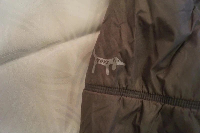 Khakifarbene Winterjacke mit abnehmbarer Kapuze von Mexx