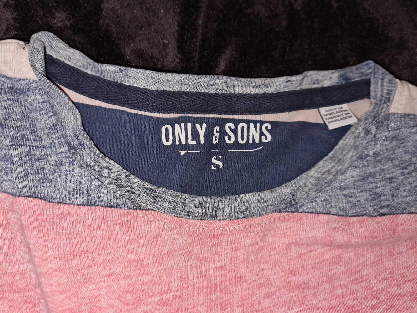 Blau-rosa-weiß gestreiftes T-Shirt von Only & Sons
