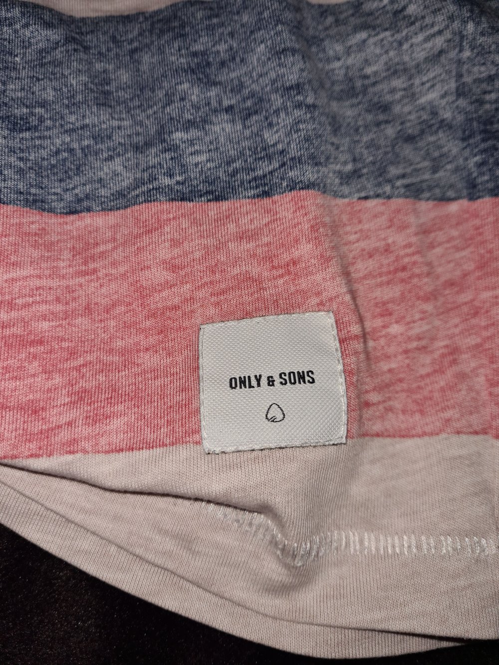 Blau-rosa-weiß gestreiftes T-Shirt von Only & Sons