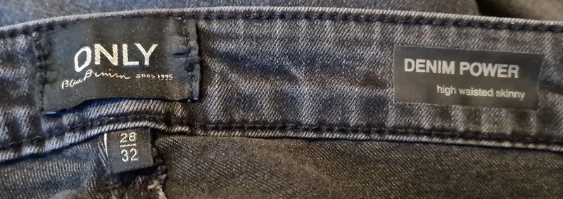 Dunkelgraue Stretch-Jeans von Only Größe 28 / 32
