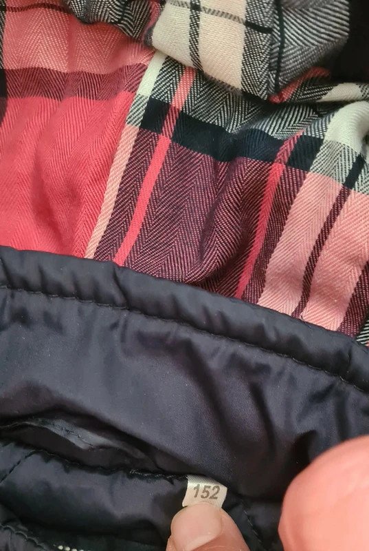 Dunkelblaue, leichte Wintersteppjacke mit Kapuze von here + there