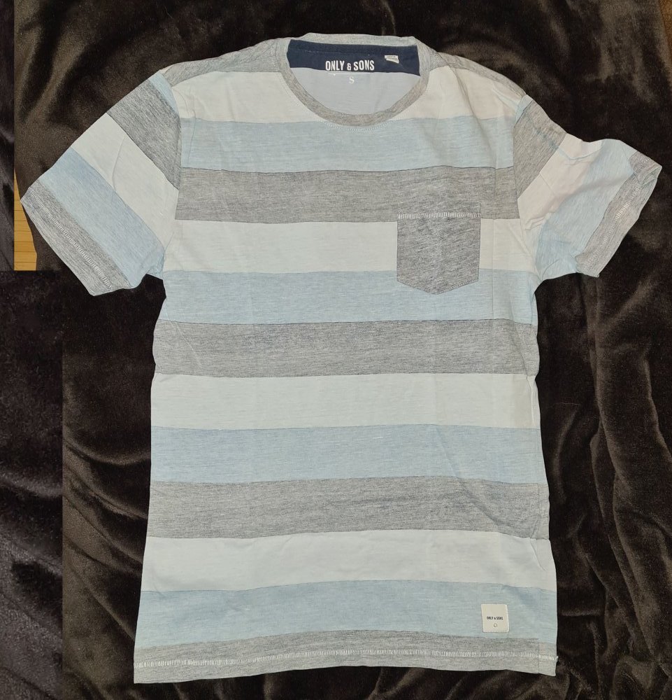 Blau-grau-weiß gestreiftes T-Shirt von Only & Sons