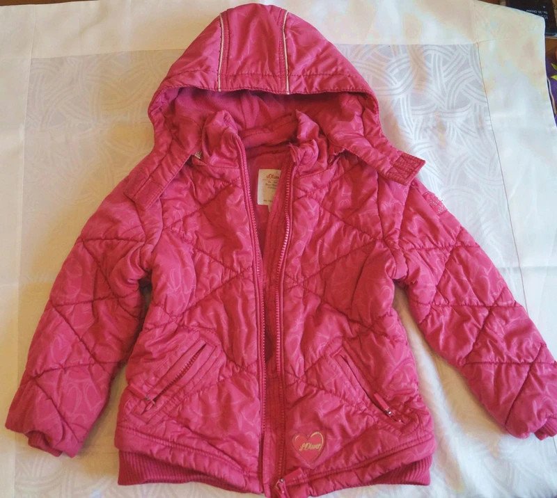 Rosa, fleecegefütterte Winterajacke mit abnehmbarer Kapuze von S. Oliver