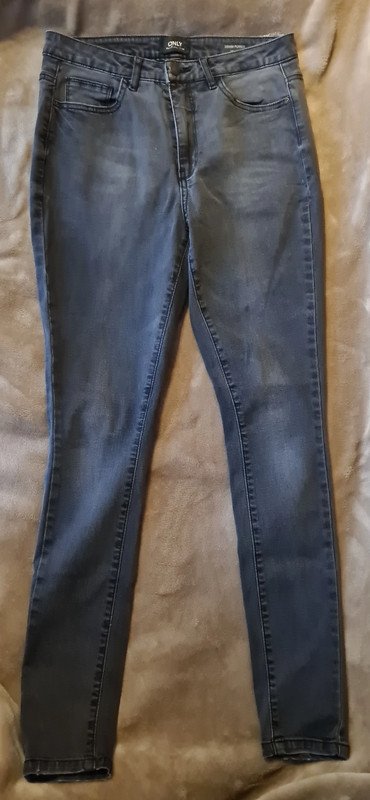 Dunkelgraue Stretch-Jeans von Only Größe 28 / 32