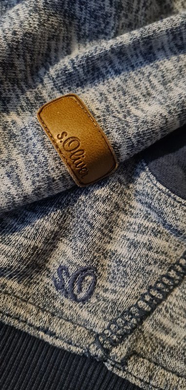 Grau melierte Sweatjacke von S. Oliver mit Kapuze