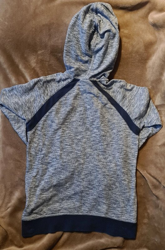 Grau melierte Sweatjacke von S. Oliver mit Kapuze