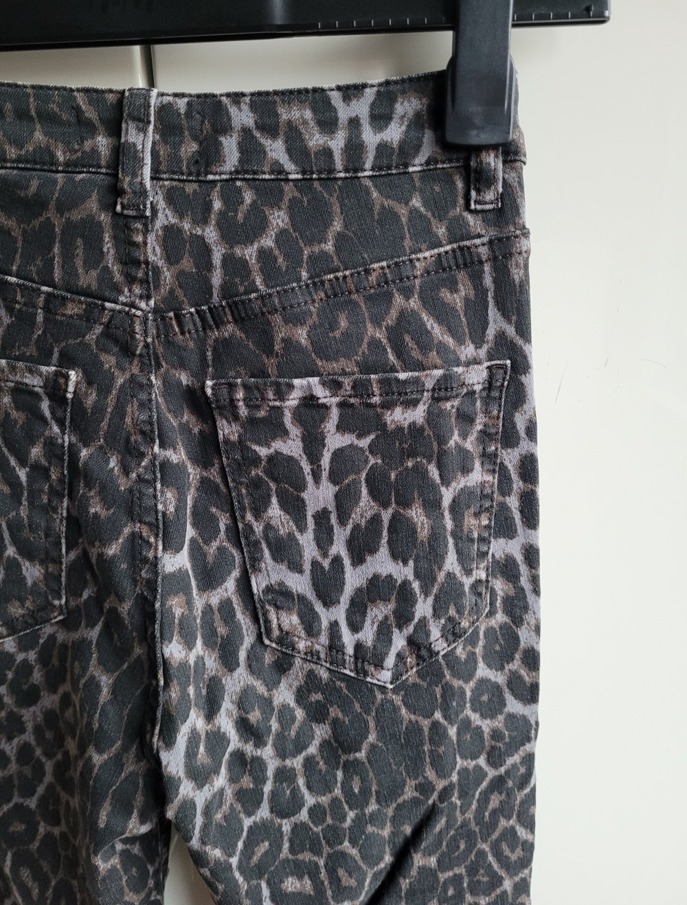 Zara High Waist Skinny Leo Röhrenjeans Röhre Slim Leopardenmuster Animalprint Vintage Grunge Goth Punk Berlin Gothik gothic stretch skinnyfit slimfit