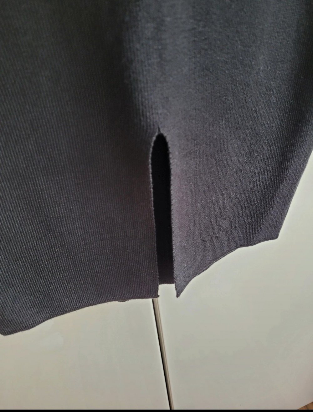 Luc-ce High Waist Bleistiftrock mit Schlitz Basic Strickrock Midirock Strick Rock Stretch Röhrenrock Zara Style figurbetont Stretchrock geschlitzt knielang