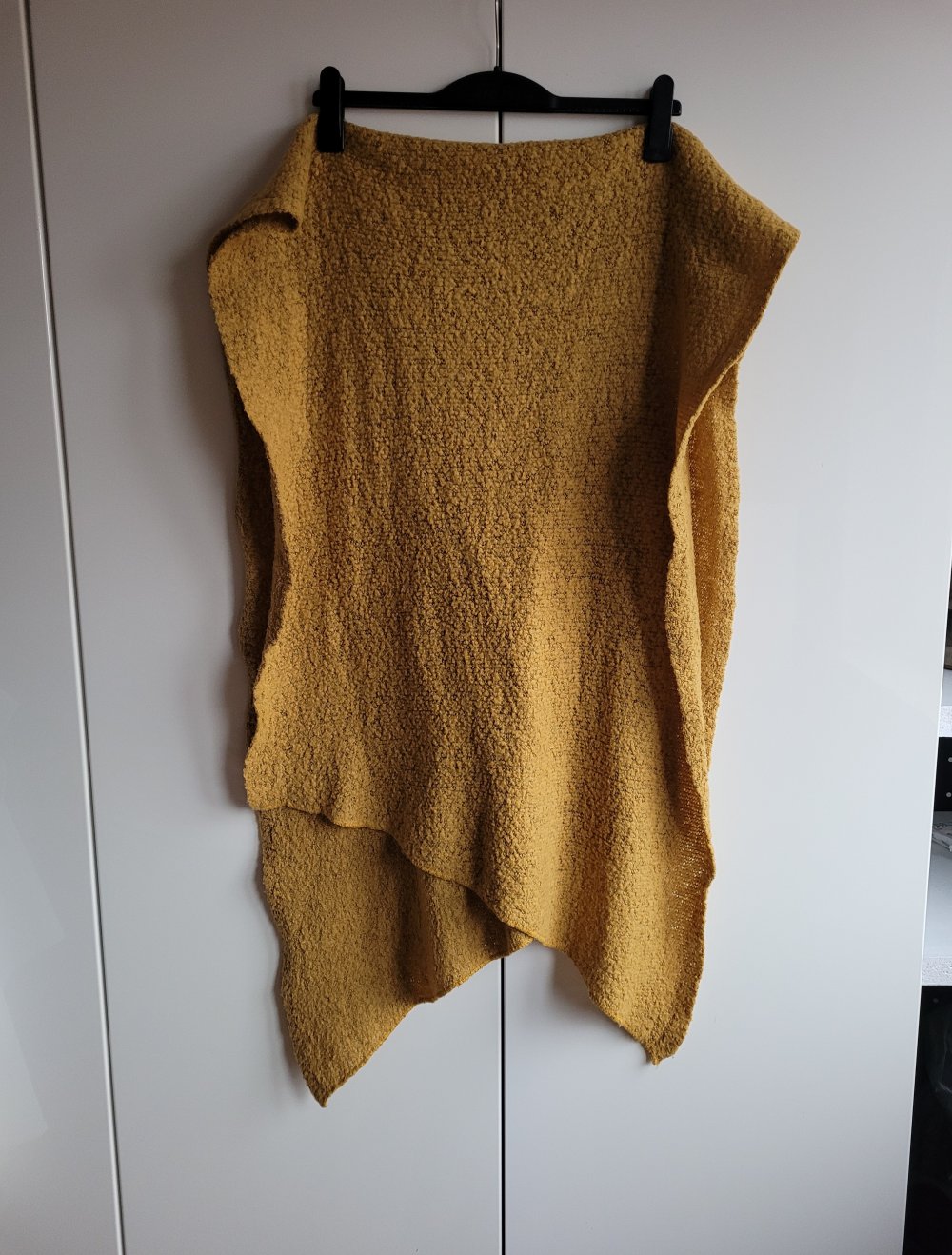 Kuscheliger XXL Schal Oversize asymmetrisch Viscose senf ocker senfgelb goldgelb oversized Strick Strickschal senffarben ockergelb maisgelb goldgelb knit unisex