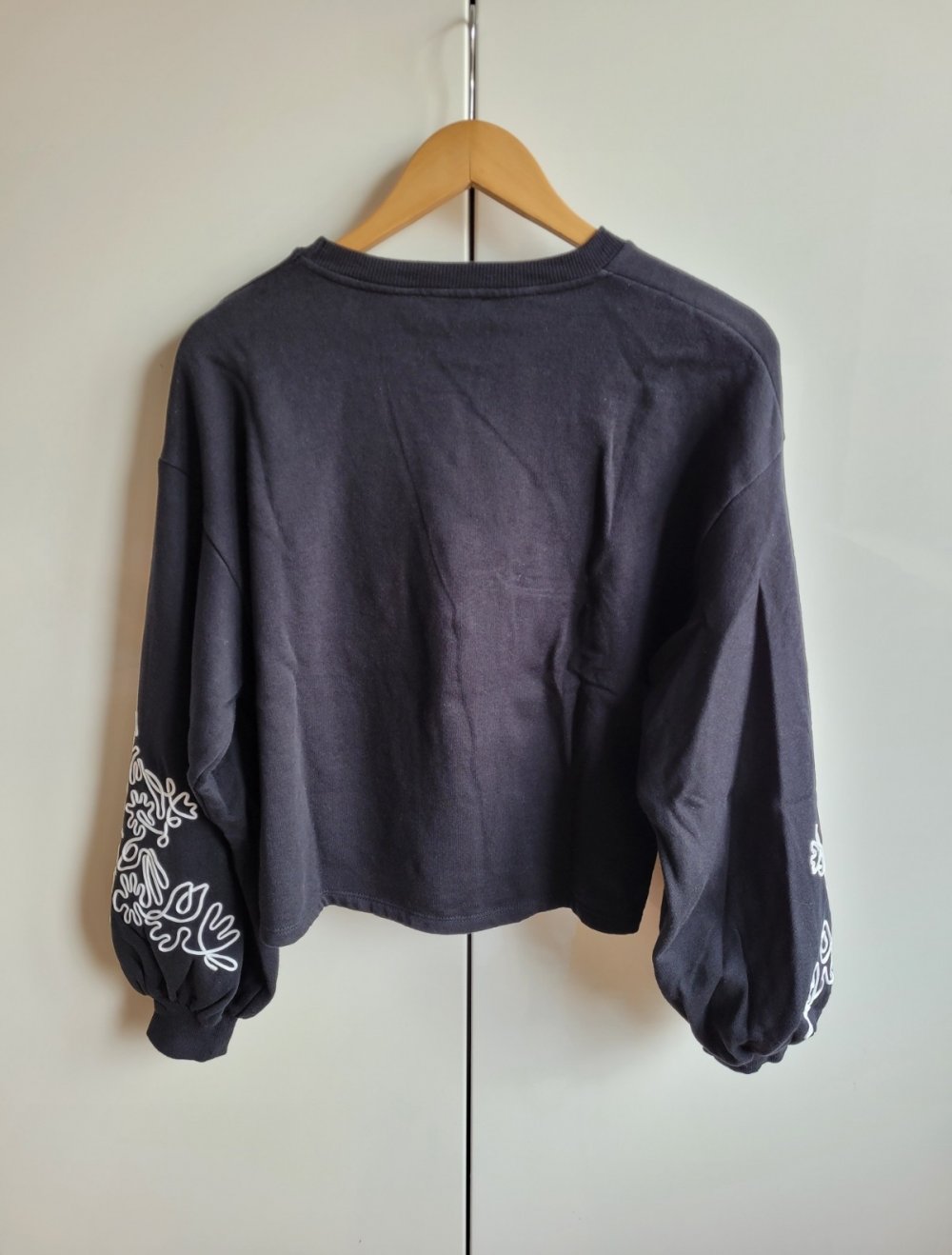 Zara Oversize Sweater mit Ballonärmel Stickerei Barock Vintage Puffärmel Balloonärmel Oversized crop cropped Baroque Retro Sweatshirt Trend bestickt Basic