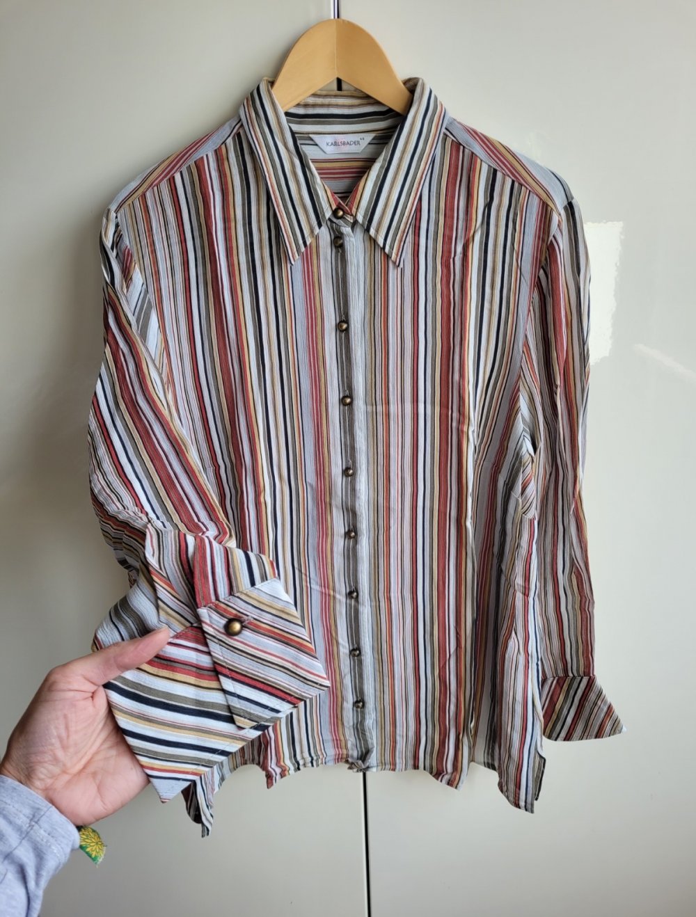 Karlsbader Vintage Bluse 100% Viskose gestreift Streifen bunt truevintage goldene Knöpfe real Vintage M 38