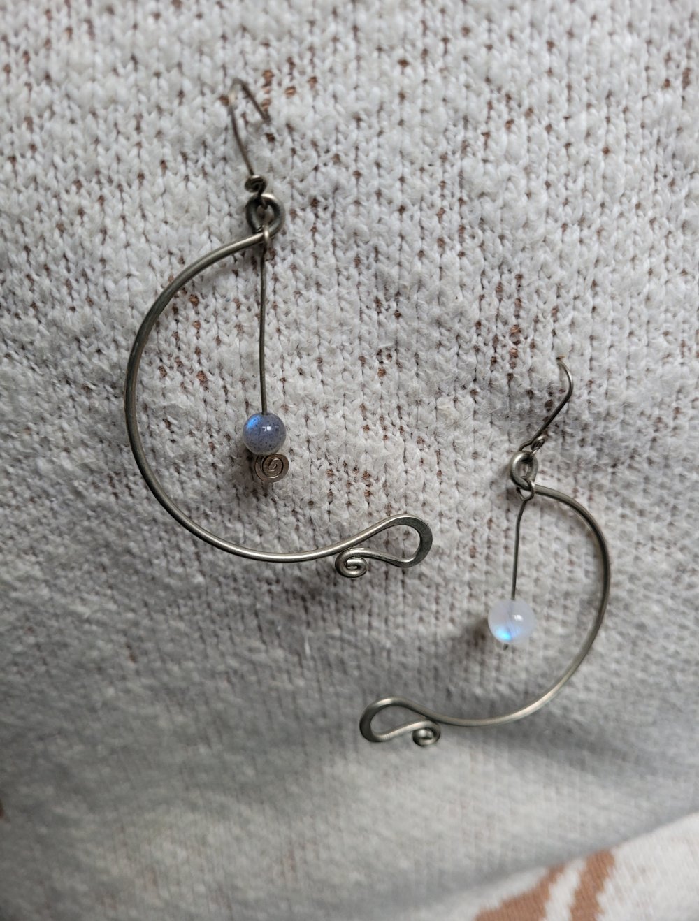 Filigrane Ohrhänger Mondstein Labradorit Modeschmuck handmade Boho Gipsy Mystic Gypsy Hippie Goa Silber Bohoschmuck Stein Ohrringe asymmetrisch Edelstein Heilstein filigran