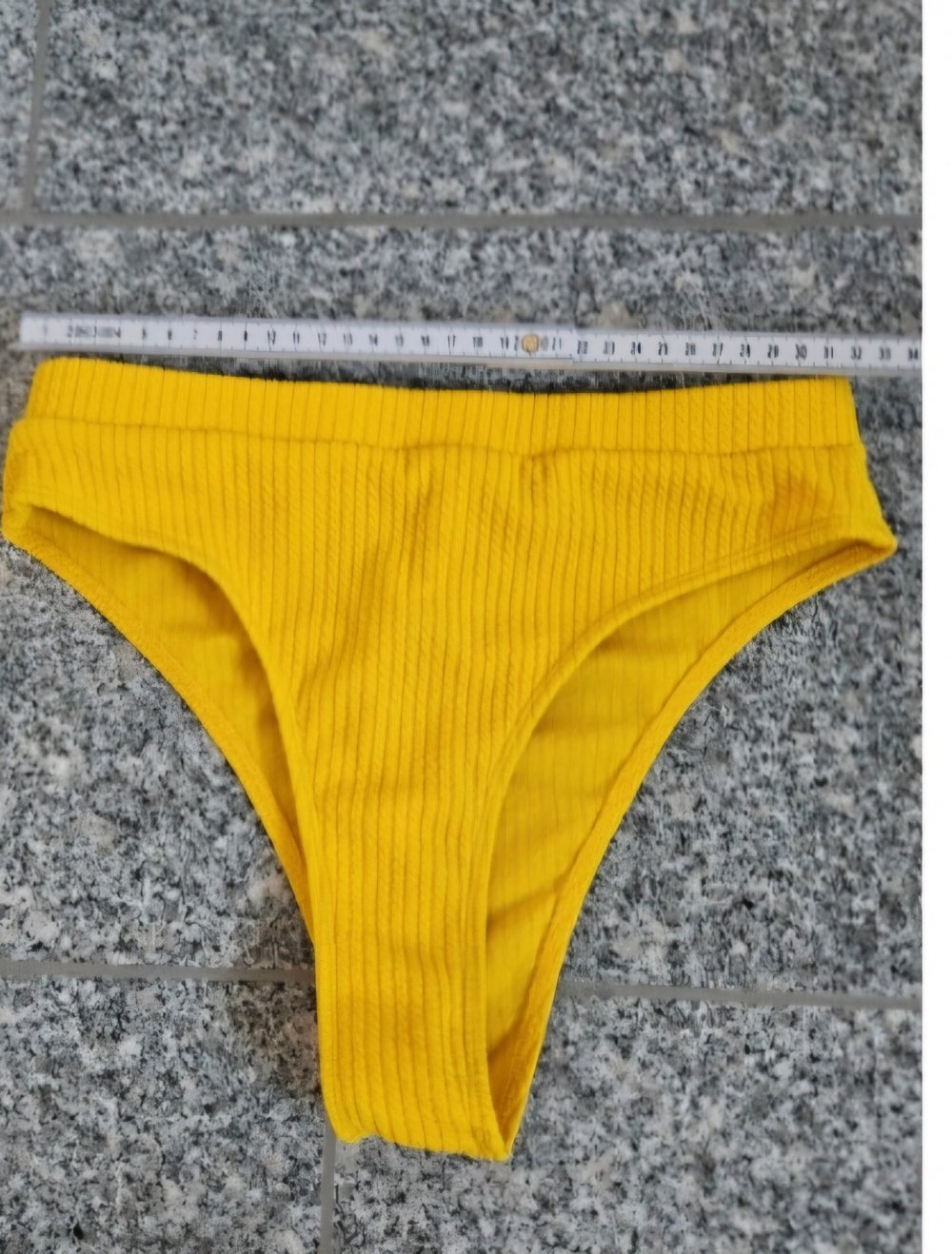 Bikinihosen in Gelb und Türkis