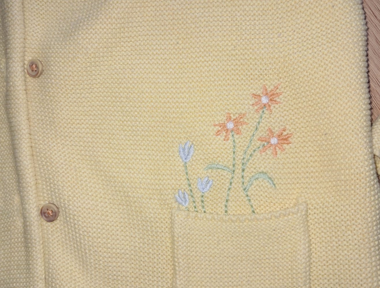 Gelbe Strickjacke mit Miffy Stickerei, Größe 122 von Next
