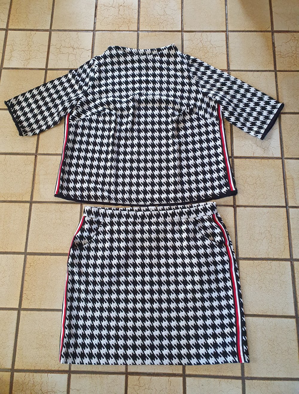 Rock in 52 Oberteil in 54